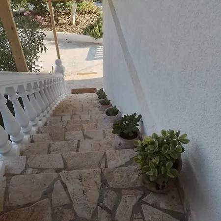 Vogklis House Konukevi Qeparo