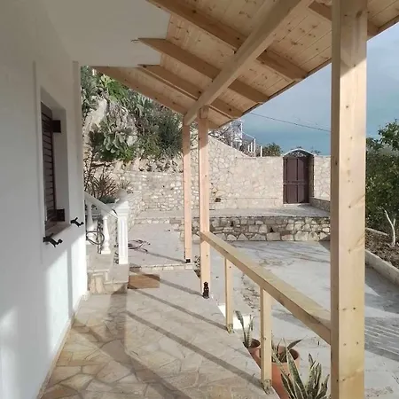 Vogklis House Qeparo