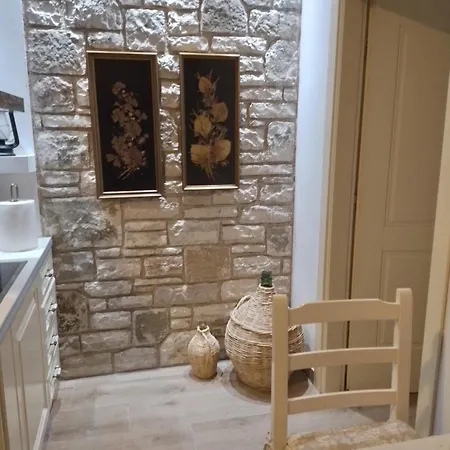 Vogklis House Pensjonat Qeparo
