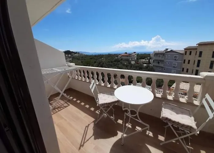 Vogklis House Qeparo