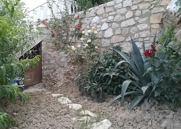 Vogklis House Konukevi Qeparo