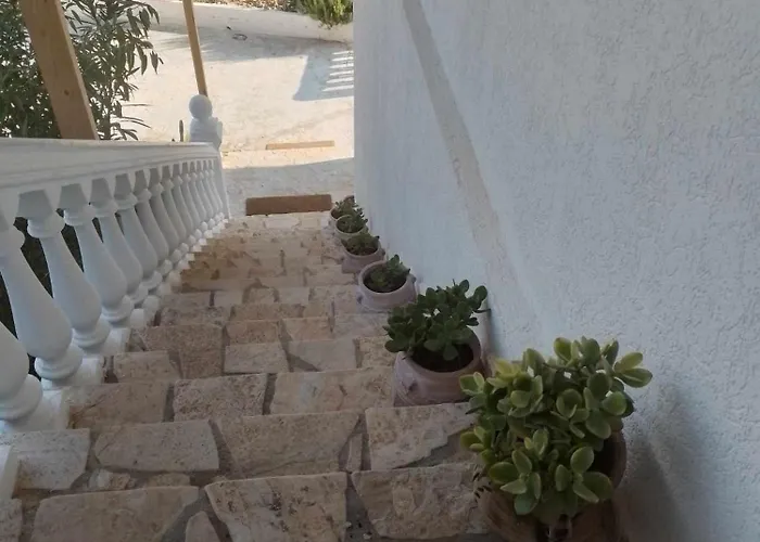 Vogklis House Konukevi Qeparo